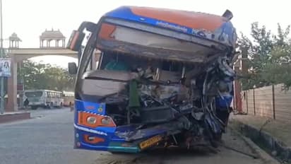 jaipur bikaner highway sikar sleeper bus truck accident fatehpur many dead