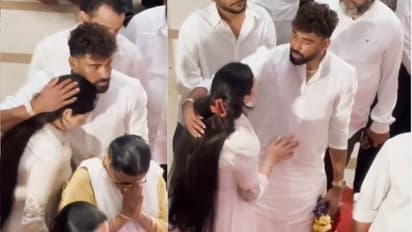 IPL cricketer mohammed siraj hugs janai and pay tribute asha bhosle