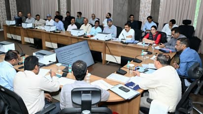 chhattisgarh pwd Secretary mukesh bansal review meeting