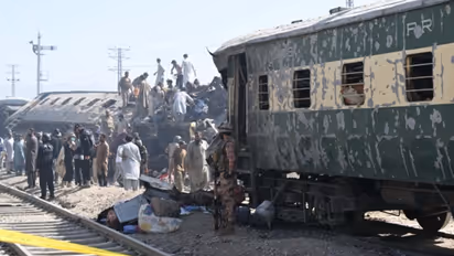 balochistan railway suicide attack jaffer express quetta many dead many injured derailment blast