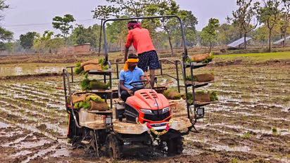CG NEWS paddy transplanter machine dhan ropai modern farming