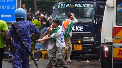 delhi neet protest clash cjp jantar mantar police stone pelting internet shutdown video