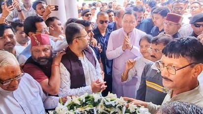 pushkar singh dhami paid tribute to eera singh bisht