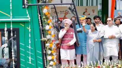rekha gupta flag off 200 new electric buses