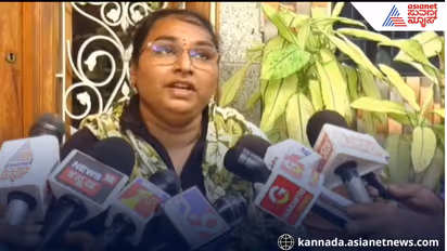 Davanagere Wife Protests with Daughter in Front of Husband s House for Justice