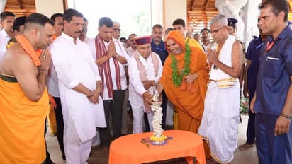 Karnataka Governor at Hanumagiri Brahmakalashotsava in Putturu