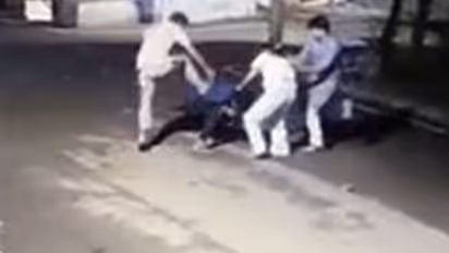 North Indians assault Bengaluru delivery boy for not knowing Hindi.