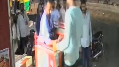 Shocking incident in Nagarbhavi Thugs brutally beat up hotel staff for not providing chutney with biryani