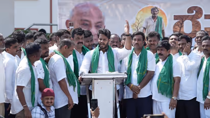 Nikhil Kumaraswamy Launches Raitha Swabhimana Yatra