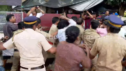 SFI Yuvamorcha clash