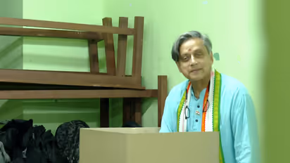 Shashi tharoor