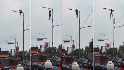 West Bengal Viral Video Man in Kolkata Climbs Tall Pole For Dangerous Stunts Viral Video Alarms Users