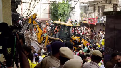 Delhi collapse