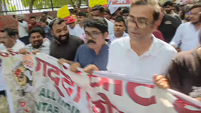 DYFI Protest