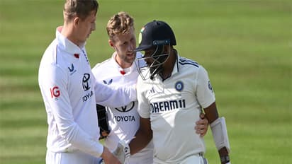England players consoling Siraj (Photo: @ICC/X) 