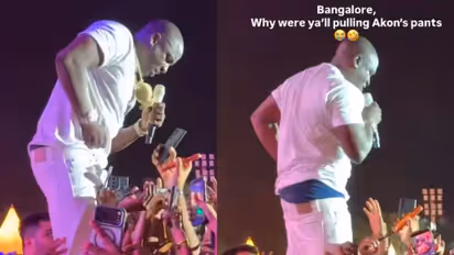 Fans Turns Akons Pants Down In  Bengaluru Concert