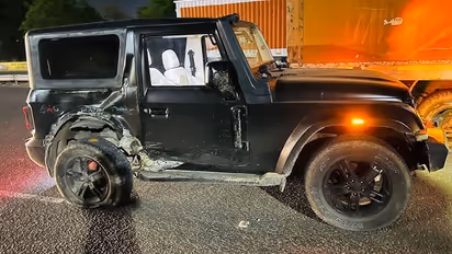 Speeding Thar Flips Off Road After Driver Loses Control, Killing 2 and Injuring 3