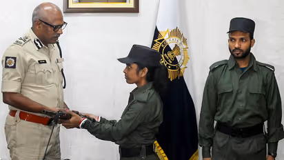 maoist couple mangal and malati surrender before kolkata police