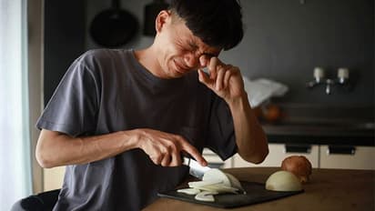 how to get rid of tears while cutting onion
