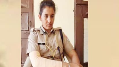 azamgarh news police helped Lady constable