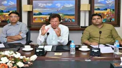 imran khan with pti leader