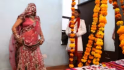 bride groom honeymoon news