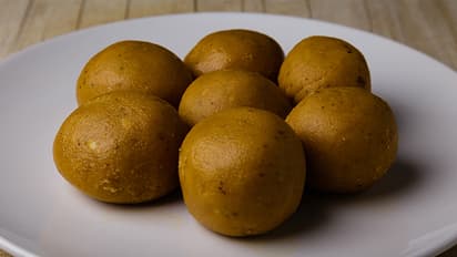 besan-ke-laddu-in-just-10-minute