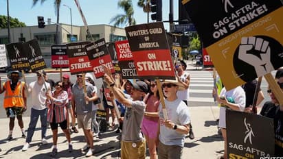 hollywood writers body agrees to end strike 