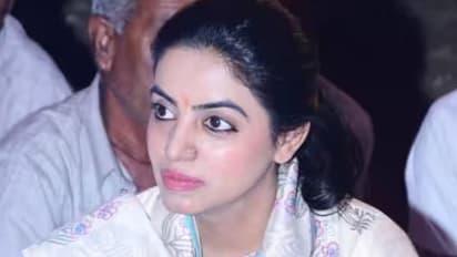 Divya Maderna angry at Hanuman Beniwal 