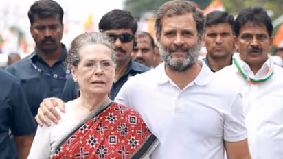 Priyanka Rahul with Sonia Gandhi