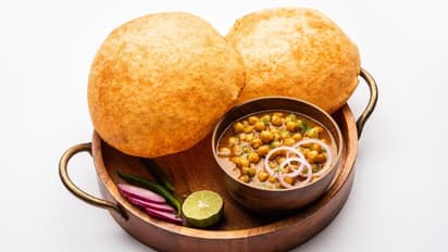 How-to-make-fluffy-bhature-with-bread