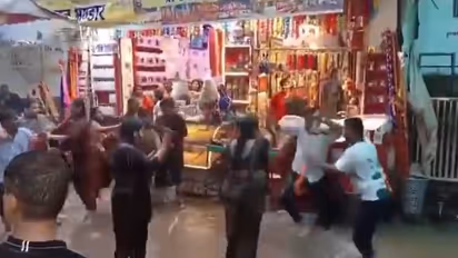 devotees beaten in Baba Khatu Shyam temple video viral