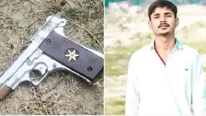 मुजफ्फरपुर में एक कालेज के पीछे 24 वर्षीय युवक का शव पाया गया। उसके सिर में गोली लगी हुई थी