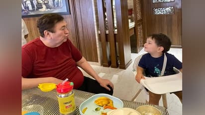 kareena kapoor wishes father randihr kapoor birth share photo with son jeh ali khan KPJ