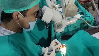 siwan news 70 years old patient sang a song during operation video goes viral