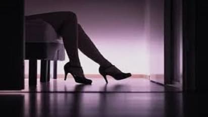  patna crime news 55 year old man lost five lakhs due to debauchery