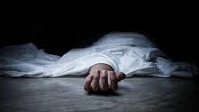 patna news man beaten to death after climbed on high tension tower with severed head of child