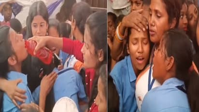 Madhepura news students cried bitterly hugging teachers in Farewell ceremony of Class 8 in government school