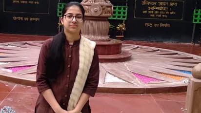 UPPSC PCS 2022 Topper AKANKSHA GUPTA get fourth rank 