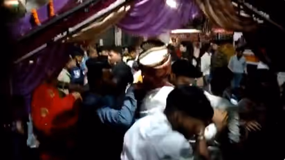 agra news stampede in marriage hall before marriage people running away with groom