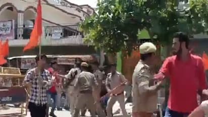 bajrang dal protest on congress office jalaun