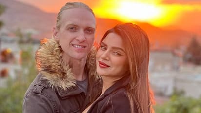 aashka goradia and brent goble announce pregnancy