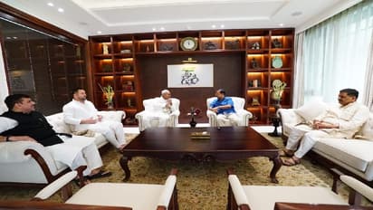 Nitish Kumar with Arvind Kejriwal