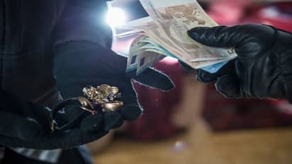 looted in jwellery shop