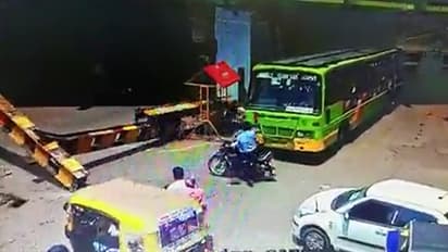 Iron Pillar Collapses 