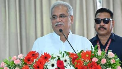 CG-CM-Bhupesh-Baghel-gave-ITI-certificates