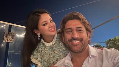 Sakshi-Dhoni-shares-a-beautiful-picture-with-MS-Dhoni