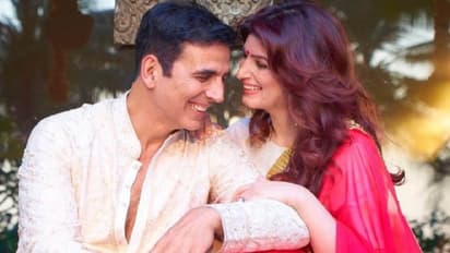 akshay kumar wish and kiss wife twinkle khanna on her birthday