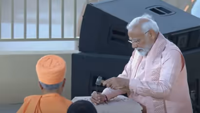 PM Modi in BAPS Mandir