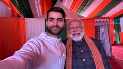 Narendra Modi selfie with beekeeper Nazim